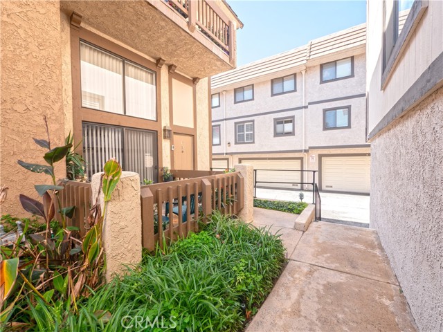 Detail Gallery Image 5 of 47 For 1925 E Huntington Dr #E,  Duarte,  CA 91010 - 3 Beds | 2/1 Baths