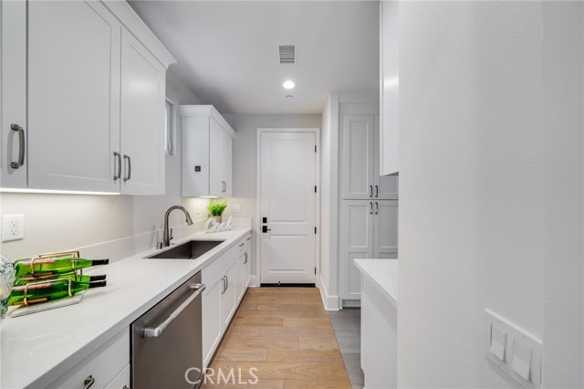 126 Paxton, Irvine CA: https://media.crmls.org/medias/1e796712-7e00-4ae0-832c-7165dadb8698.jpg