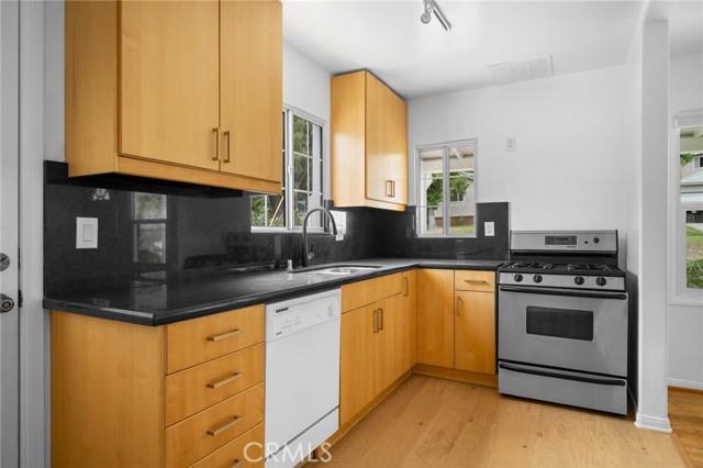 Detail Gallery Image 10 of 25 For 2816 El Caminito, La Crescenta,  CA 91214 - 2 Beds | 1 Baths