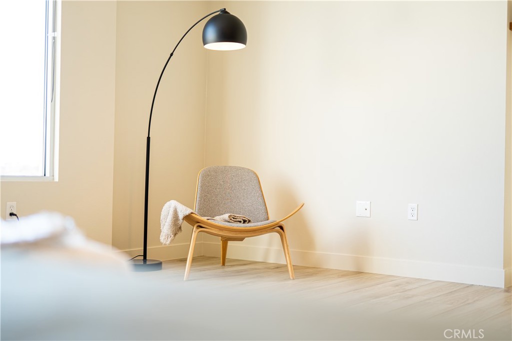 https://media.crmls.org/medias/1e7a0615-7e51-4265-8573-ee75c044e6f4.jpg?preset=X-Large