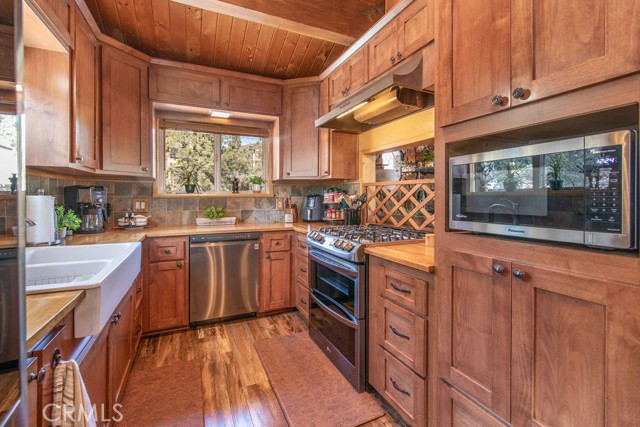 Detail Gallery Image 6 of 42 For 1113 Michael Ave, Big Bear City,  CA 92314 - 5 Beds | 2/1 Baths
