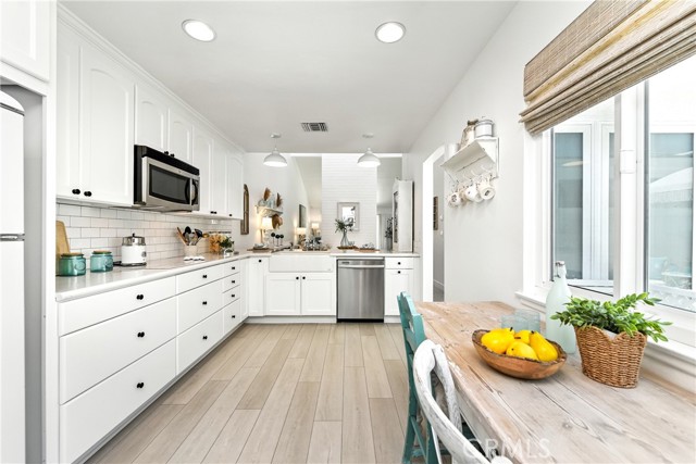 32117 Beachlake Lane, Westlake Village CA: https://media.crmls.org/medias/1e7b0594-6a80-41f7-95e1-673fa221162c.jpg