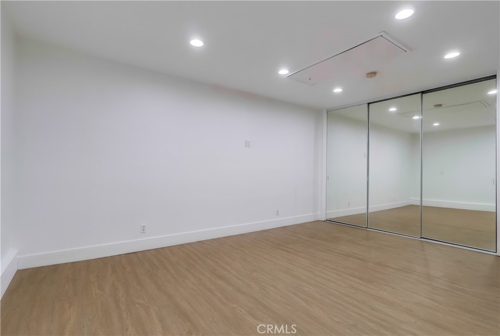 https://media.crmls.org/medias/1e7b14bc-b0b8-4ab5-8d5f-edede11d6d64.jpg?preset=X-Large