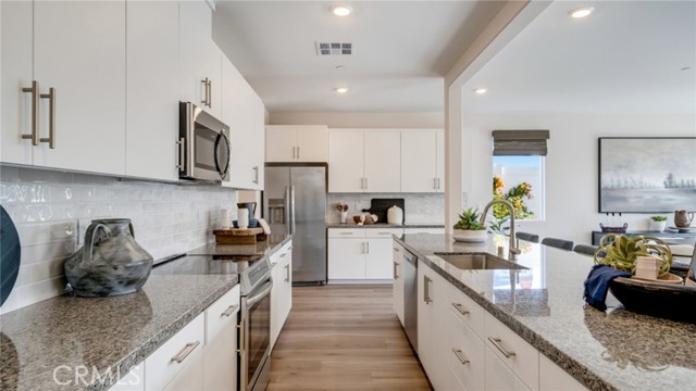 Detail Gallery Image 3 of 25 For 2392 Peach Tree Ln, Perris,  CA 92570 - 5 Beds | 3/1 Baths