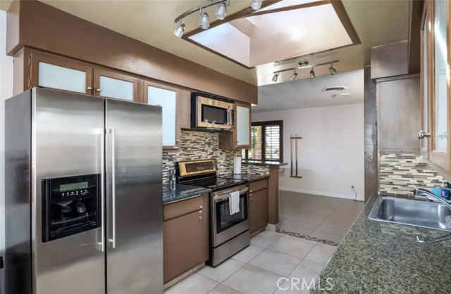 Detail Gallery Image 9 of 36 For 10700 Verbena Dr, Desert Hot Springs,  CA 92240 - 3 Beds | 2 Baths