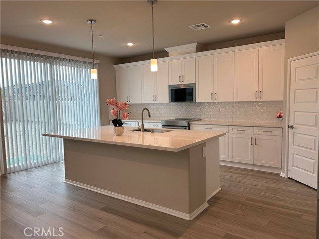 1065 Lumia Circle, Redlands CA: https://media.crmls.org/medias/1e7cd0c6-6309-44b7-9363-3bb6c4640efc.jpg