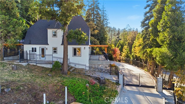 Detail Gallery Image 4 of 64 For 27981 Lakes Edge Rd, Lake Arrowhead,  CA 92352 - 4 Beds | 4/1 Baths
