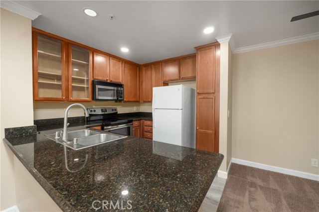 Detail Gallery Image 8 of 36 For 1010 La Terraza #207,  Corona,  CA 92879 - 2 Beds | 2 Baths