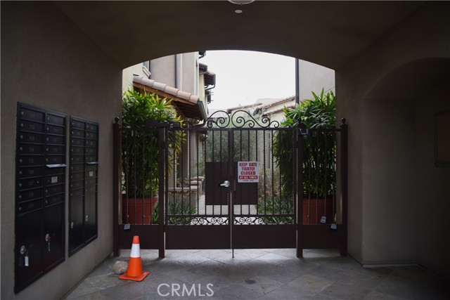 Detail Gallery Image 22 of 25 For 168 S Sierra Madre Bld #304,  Pasadena,  CA 91107 - 3 Beds | 2 Baths