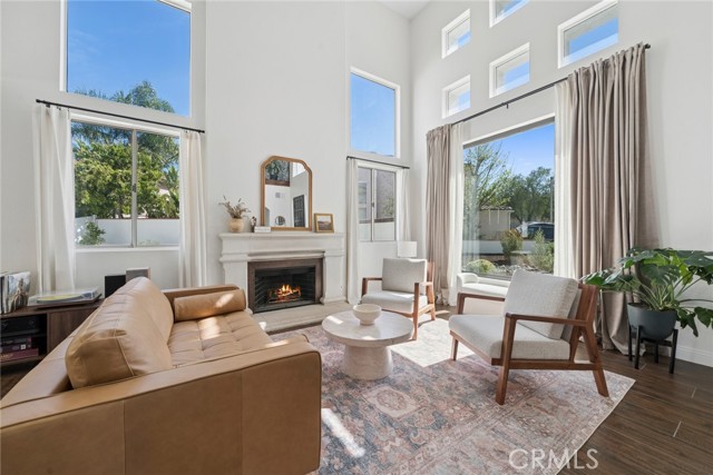 Detail Gallery Image 4 of 32 For 2121 Thyme, Corona,  CA 92879 - 4 Beds | 2/1 Baths