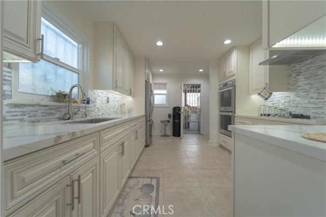 Detail Gallery Image 6 of 39 For 1706 W 65th Pl, Los Angeles,  CA 90047 - 3 Beds | 1 Baths