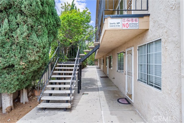 935 W Bishop Street, Santa Ana CA: https://media.crmls.org/medias/1e7feb49-dd49-4a4c-aa1f-b95fe706b561.jpg