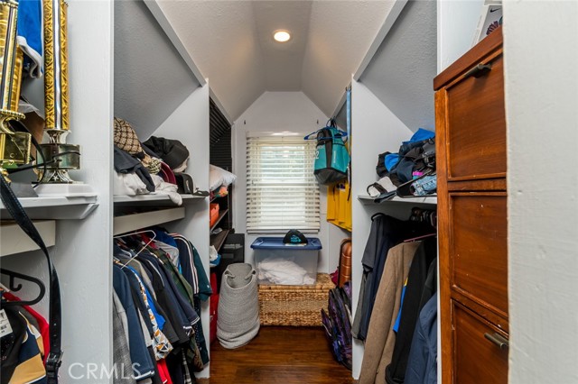 1967 Hilldale Drive, La Canada Flintridge CA: https://media.crmls.org/medias/1e814663-10fb-4f4c-9375-5bcfa4827fe0.jpg