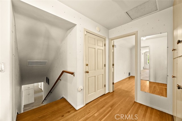 85 S San Rafael Avenue, Pasadena CA: https://media.crmls.org/medias/1e823b17-d8fd-4abb-bc45-dd21ffe0179e.jpg