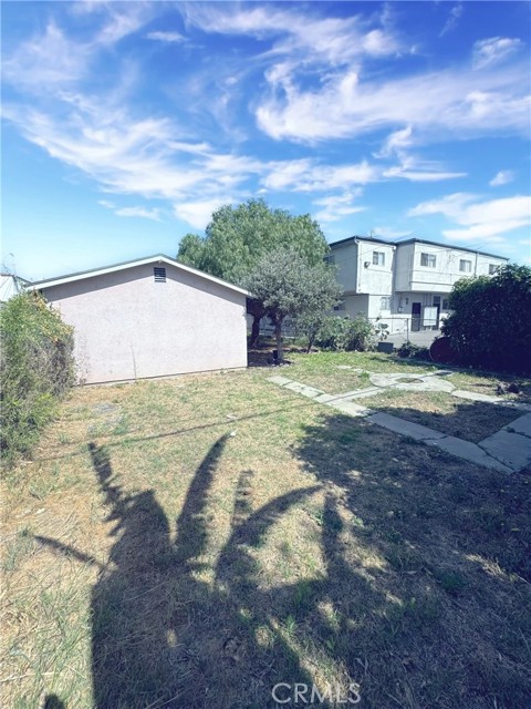 2046 S Ridgeley Drive, Los Angeles CA: https://media.crmls.org/medias/1e82aa59-51f1-4ed8-8f30-a3a584f2f352.jpg