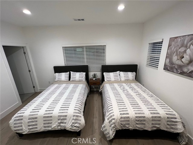 Detail Gallery Image 15 of 35 For 22050 Hart St, Canoga Park,  CA 91303 - 3 Beds | 3 Baths