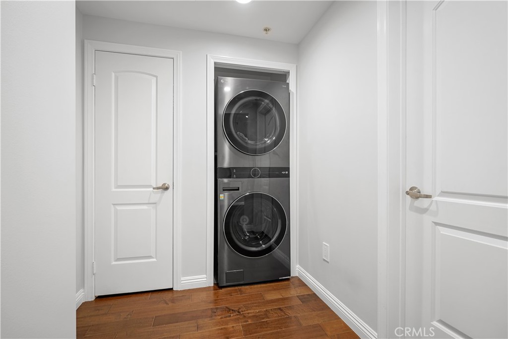 https://media.crmls.org/medias/1e8582b9-20bb-4cf1-b195-0747d97cabbc.jpg?preset=X-Large