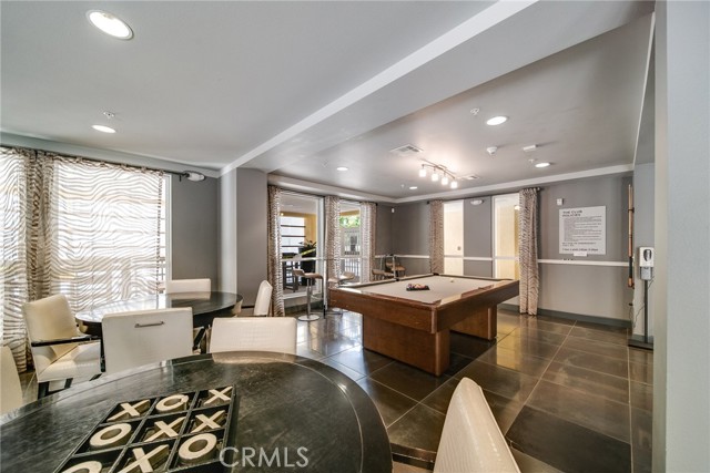 21301 Erwin Street, Woodland Hills CA: https://media.crmls.org/medias/1e86a56f-e9e4-42d8-8e78-1ecb71526e38.jpg