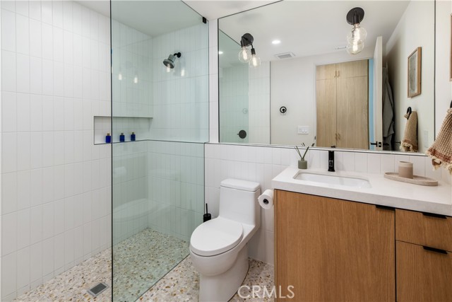 68 E F Street, Encinitas CA: https://media.crmls.org/medias/1e86de32-dff1-4891-90d5-86462db4a0bf.jpg