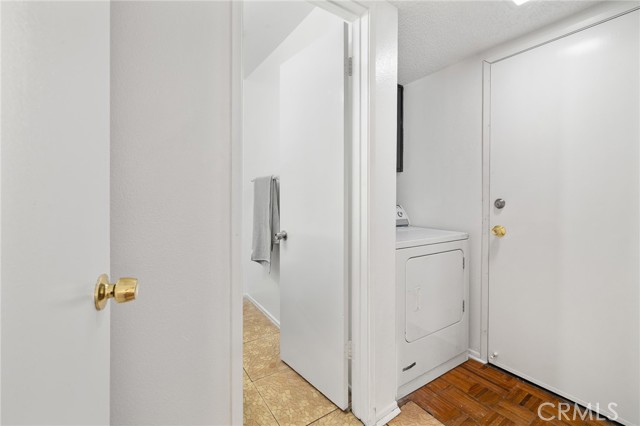 Detail Gallery Image 13 of 42 For 13534 Cordary Ave #14,  Hawthorne,  CA 90250 - 3 Beds | 3 Baths