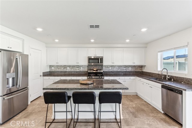 Detail Gallery Image 3 of 36 For 29586 Bisbee Ct, Winchester,  CA 92596 - 5 Beds | 3 Baths