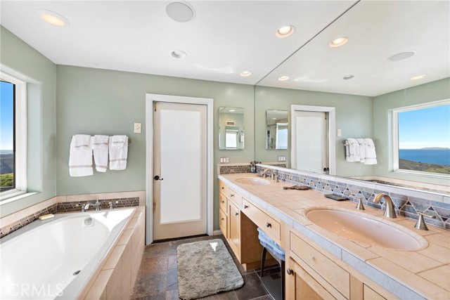 Detail Gallery Image 30 of 57 For 3253 Alta Laguna Blvd, Laguna Beach,  CA 92651 - 4 Beds | 4 Baths