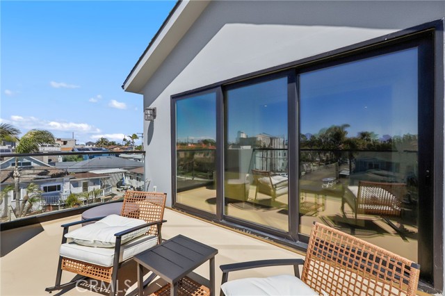 620 Huntington Street, Huntington Beach CA: https://media.crmls.org/medias/1e8978af-d589-42a8-a363-40a35cd74a14.jpg