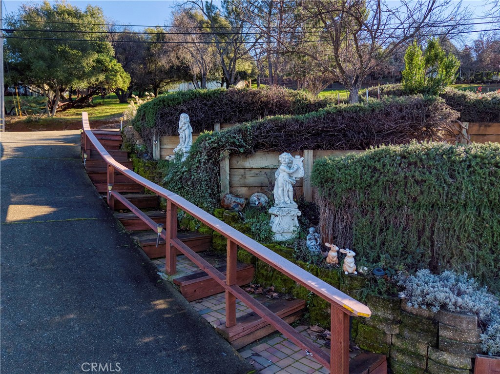 https://media.crmls.org/medias/1e89d2be-9a82-4a95-b7eb-9aa560ced78a.jpg?preset=X-Large