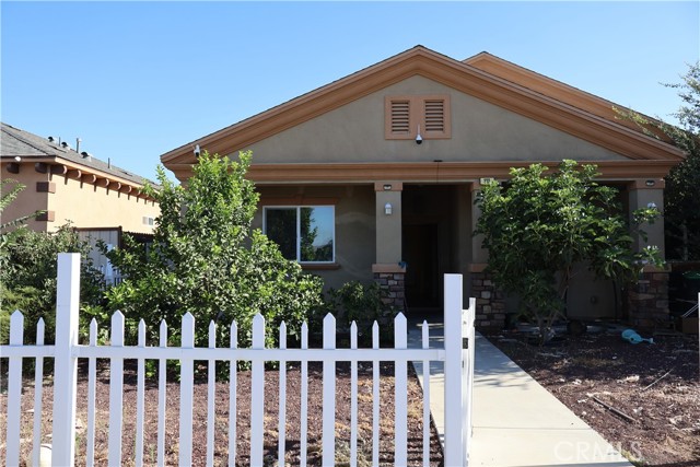 Detail Gallery Image 2 of 15 For 232 W 11th St, Perris,  CA 92570 - 4 Beds | 2/1 Baths