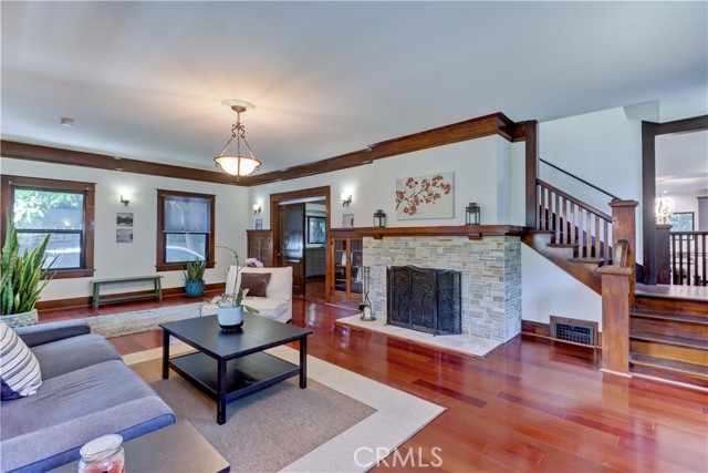 223 N St Andrews Place, Los Angeles CA: https://media.crmls.org/medias/1e8c3811-bcef-4b8a-b1f8-66f7c20287c6.jpg
