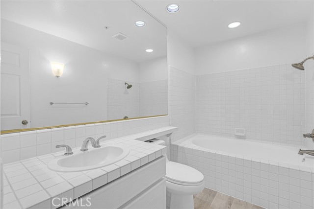 Detail Gallery Image 11 of 34 For 2233 Martin #203,  Irvine,  CA 92612 - 2 Beds | 2 Baths