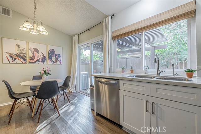 Detail Gallery Image 13 of 25 For 23540 Lampara, Valencia,  CA 91355 - 2 Beds | 2 Baths