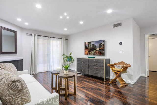 Detail Gallery Image 1 of 1 For 355 S Madison Ave #110,  Pasadena,  CA 91101 - 1 Beds | 1 Baths
