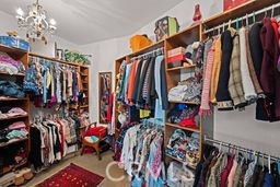 https://media.crmls.org/medias/1e8dd2c5-f94a-483b-86d6-713b0b887441.jpg?preset=X-Large