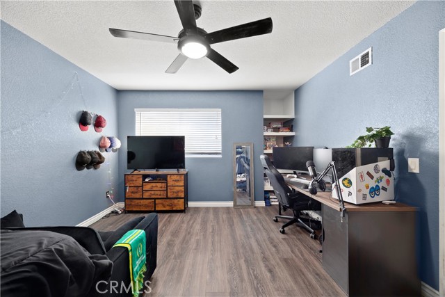 Detail Gallery Image 10 of 23 For 1992 Moonbeam Cir, Upland,  CA 91784 - 3 Beds | 2/1 Baths