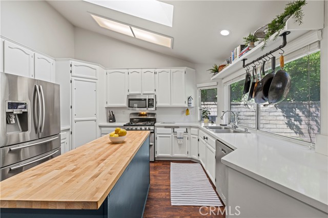 28777 Kathleen Avenue, Saugus CA: https://media.crmls.org/medias/1e8f10e2-23a3-464b-bea4-ab8a32791461.jpg