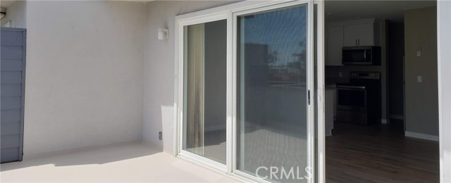 Detail Gallery Image 4 of 19 For 215 Lower Cliff Dr #D,  Laguna Beach,  CA 92651 - 1 Beds | 1 Baths