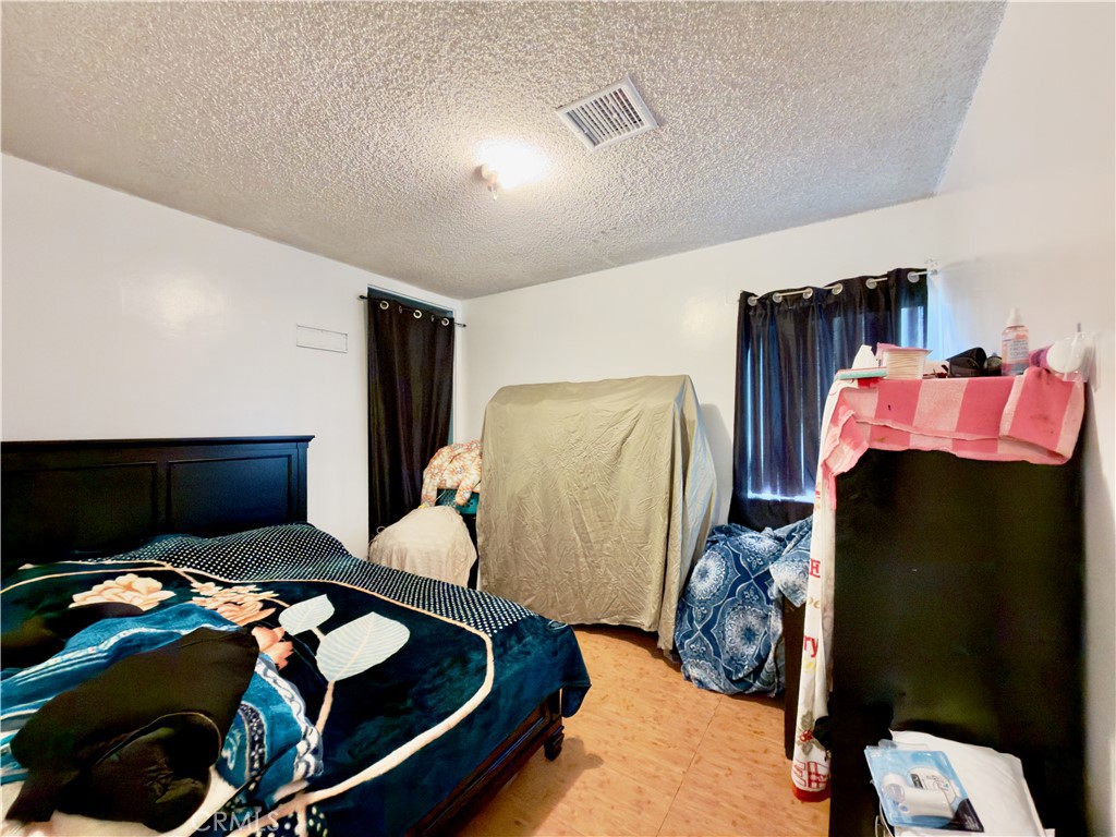https://media.crmls.org/medias/1e8f7071-bbe1-44c1-964a-55f93df31451.jpg?preset=X-Large