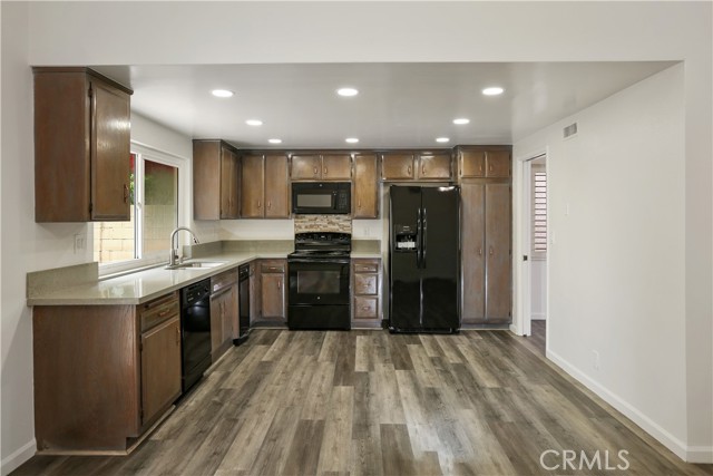 Detail Gallery Image 20 of 50 For 15552 Sunburst Ln, Huntington Beach,  CA 92647 - 4 Beds | 2 Baths