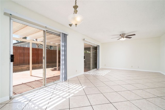 11500 Winery Drive, Fontana CA: https://media.crmls.org/medias/1e8fea80-11db-46f0-9649-9d8ee23c391e.jpg