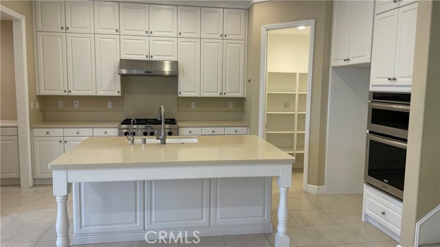 Detail Gallery Image 2 of 19 For 71 Honeyflower, Irvine,  CA 92620 - 5 Beds | 3/1 Baths