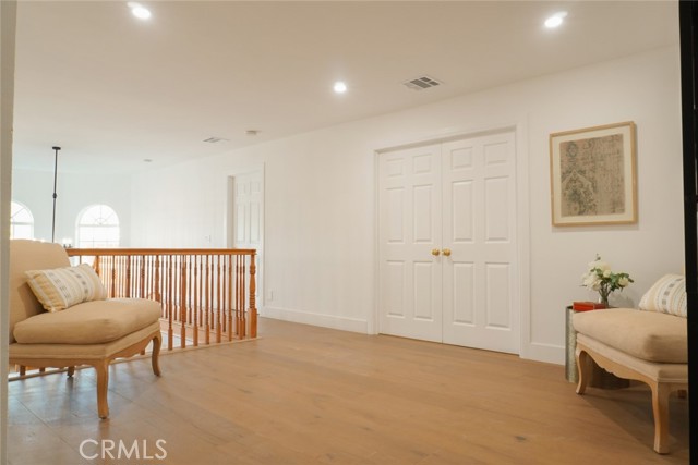 23242 Burbank Boulevard, Woodland Hills CA: https://media.crmls.org/medias/1e9101d9-2d89-4fcc-8df7-2985b38f2939.jpg
