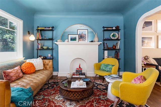 10522 Fernglen Avenue, Tujunga CA: https://media.crmls.org/medias/1e914481-495e-4ef6-aa6a-c3cecb628e3d.jpg