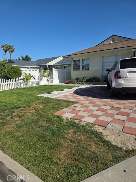 Detail Gallery Image 2 of 20 For 10446 Highdale St, Bellflower,  CA 90706 - 3 Beds | 2 Baths