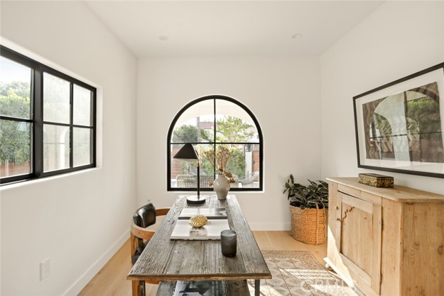2334 Glover Place, Los Angeles CA: https://media.crmls.org/medias/1e91b1c5-bb77-4202-bf2e-6686914f4f78.jpg