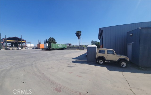 1960 S Date Avenue, Bloomington, California 92316, ,Commercial Lease,For Rent,1960 S Date Avenue,CRTR24237222