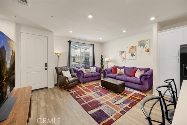 1095 W Buttercup Lane, Rialto CA: https://media.crmls.org/medias/1e9290b0-dbec-4384-855a-450cee6c083b.jpg