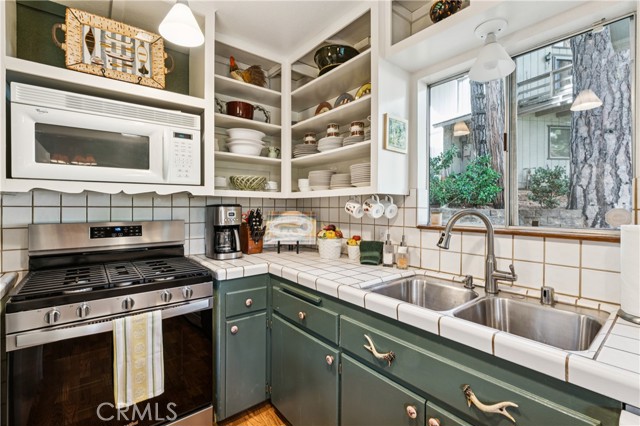 28565 Shenandoah Drive, Lake Arrowhead, CA 92352
