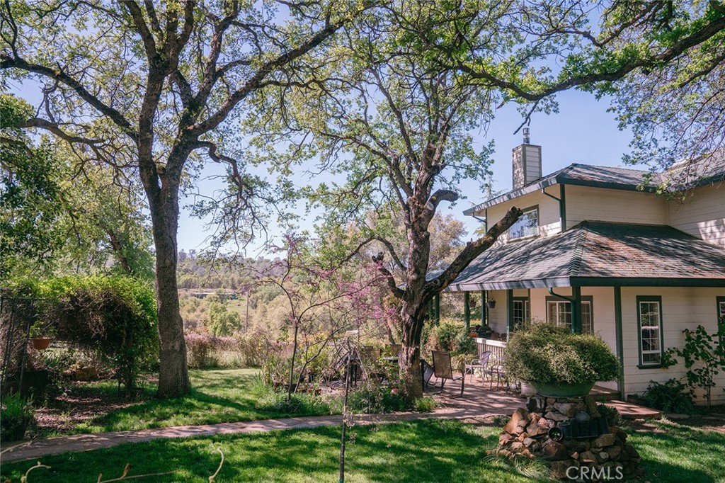 https://media.crmls.org/medias/1e932e48-4704-4d67-a84f-41700ee2a03c.jpg?preset=X-Large