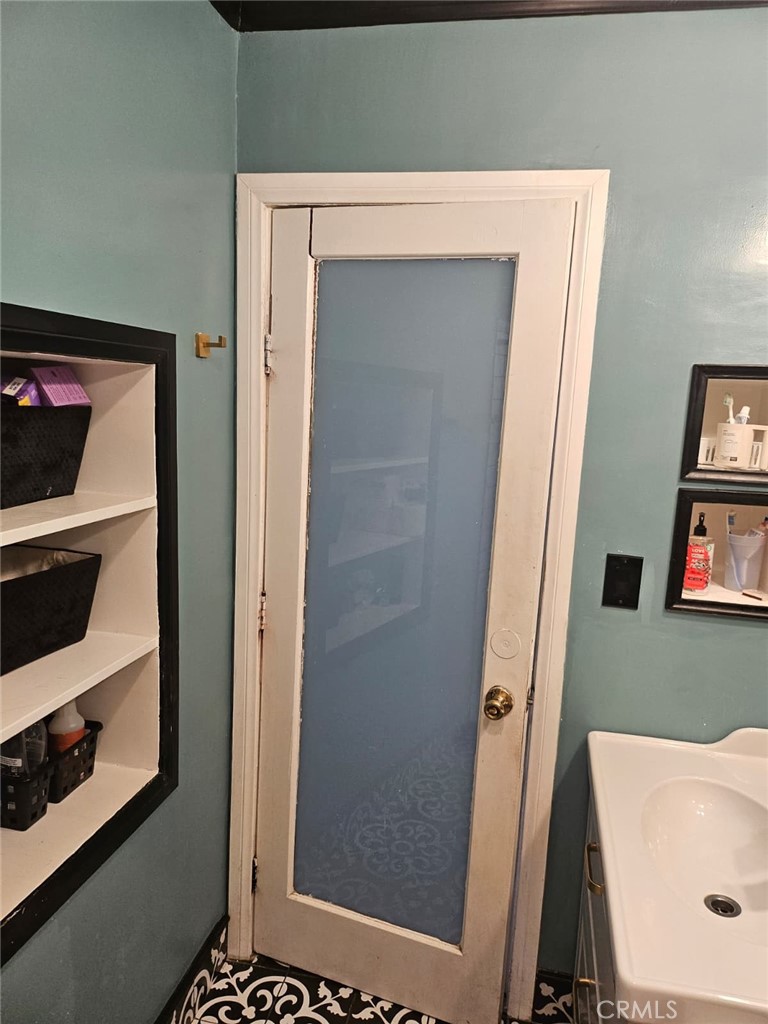 https://media.crmls.org/medias/1e939eec-c6ed-46f2-928d-506d5afdaea2.jpg?preset=X-Large